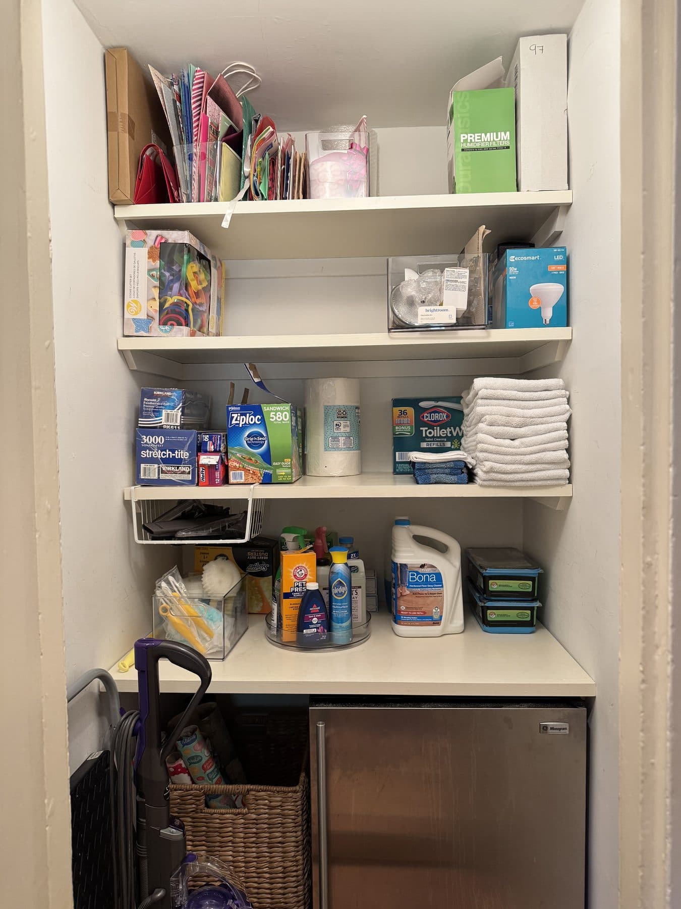 Organized pantry with clear categories after an IZEN session